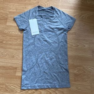 Lululemon Swiftly Tech - Size 4 - Color: Slate/White